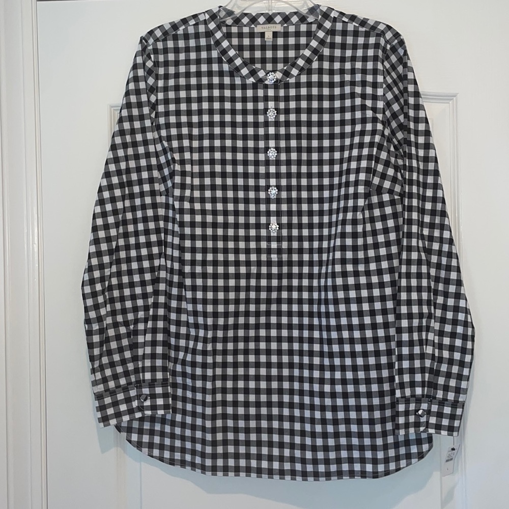 Tablets blouse w fancy buttons